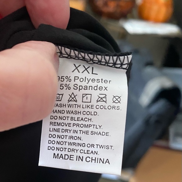 NWOT-Women’s Black T-Shirt with Heart Graphic - Picture 3 of 4